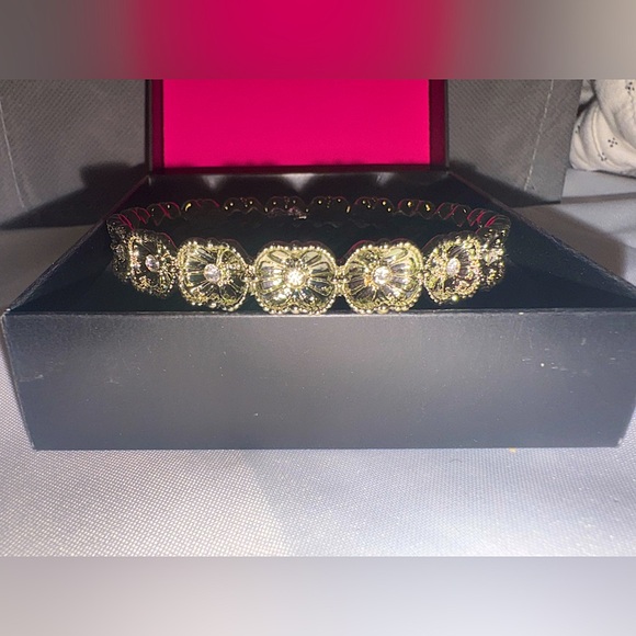 Flower bangle bracelet - Picture 1 of 3